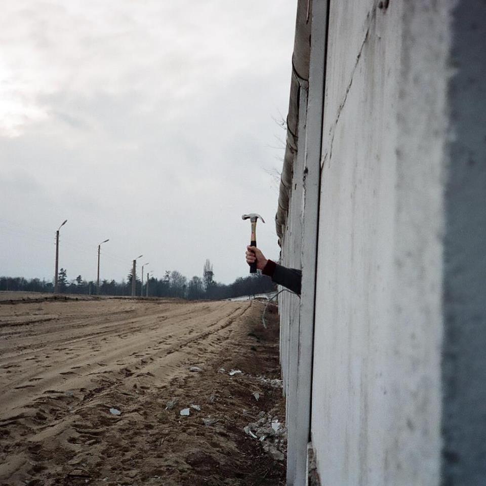 Michael Dunn, a young American soldier stationed in West Berlin, pokes his hand through the open Berlin Wall in 1989.